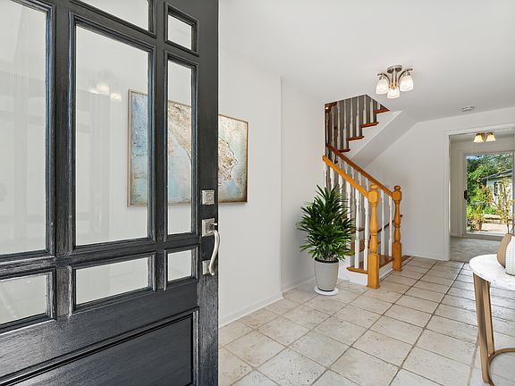 2nd image of 1001 Castlewood Ln