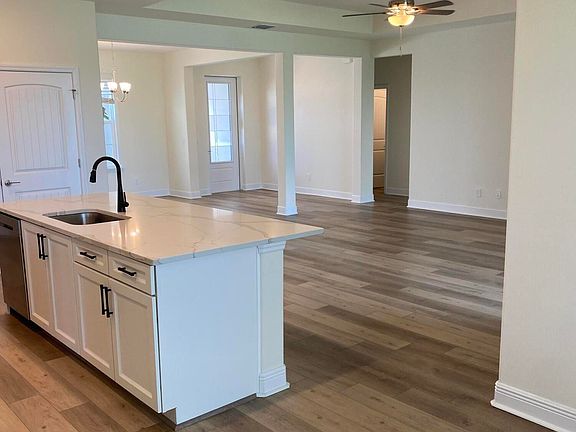 4th image of 1573 Killian Dr NE
