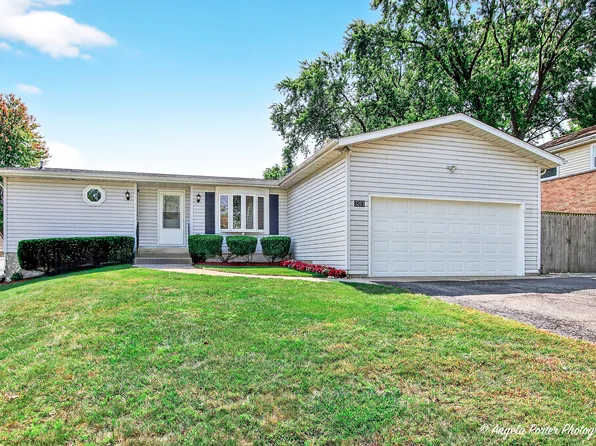 3203 Miller Dr, McHenry, IL 60050