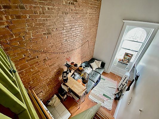 3rd image of 43 W 69th St APT 4E