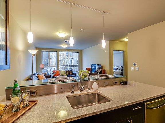 4th image of 3104 Western Ave Unit 305