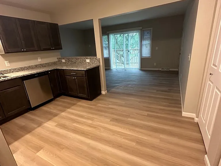 The Court Apartments — Photo 11