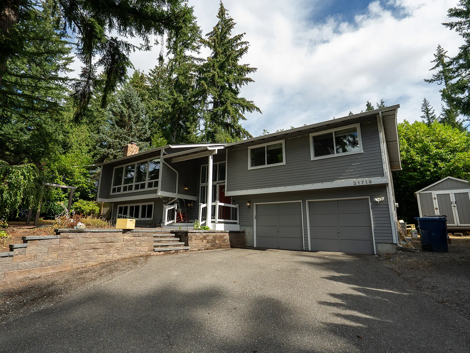 21719 NE 18th Way — Photo 1