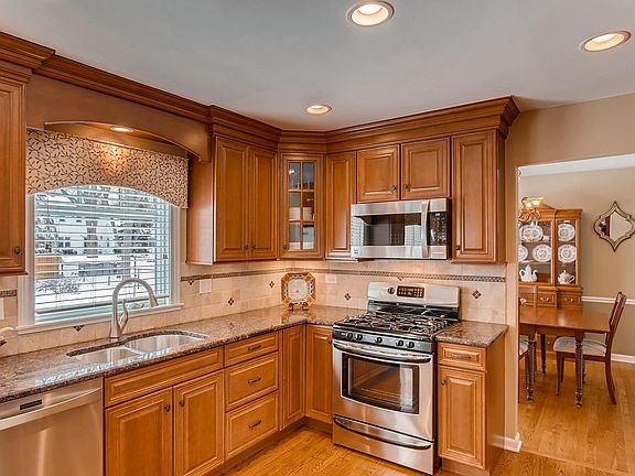 3rd image of 2054 Cromwell Dr