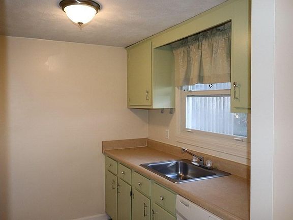 4th image of 371 Lancaster St Unit 6