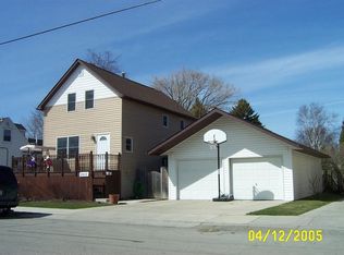 2010 13th St, Two Rivers, WI 54241