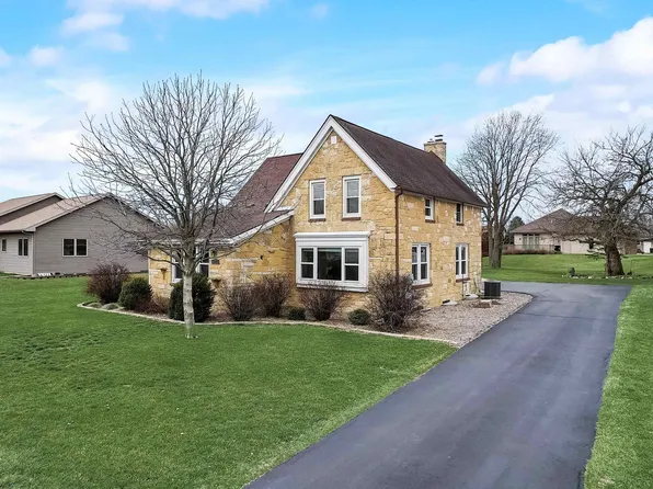 415 Lueders Rd, Sauk City, WI 53583