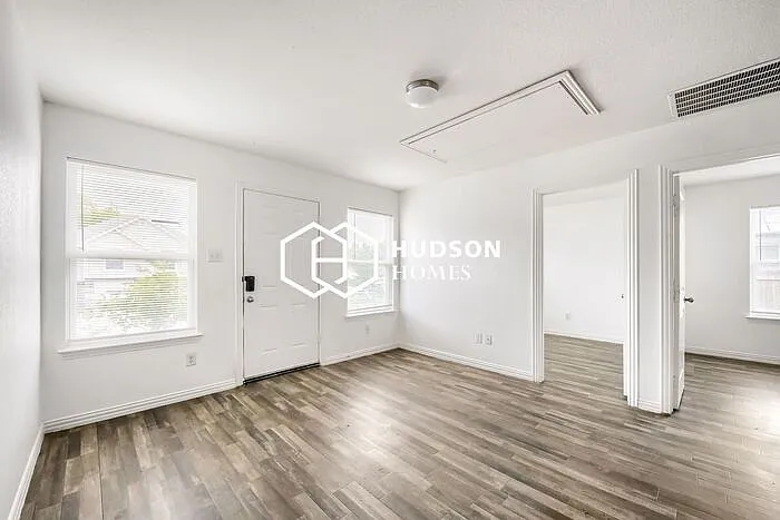 1216 E Powell Ave — Photo 4