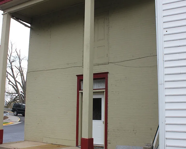 218 S Main St — Photo 1