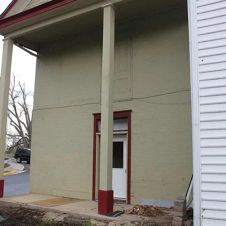 218 S Main St