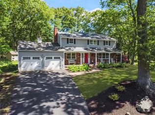 7 Ledgemont Dr, Warwick, RI 02886