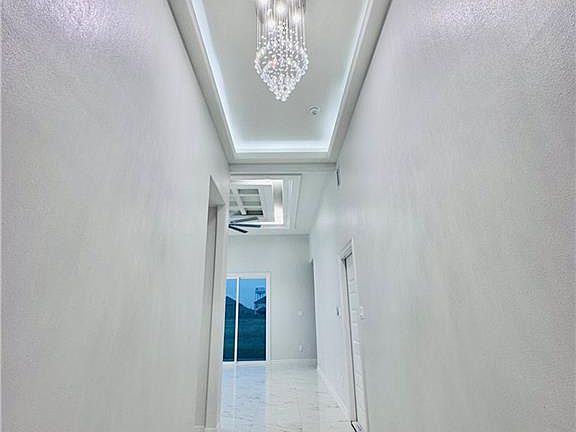 4th image of 2408 E Tamarindo Ave