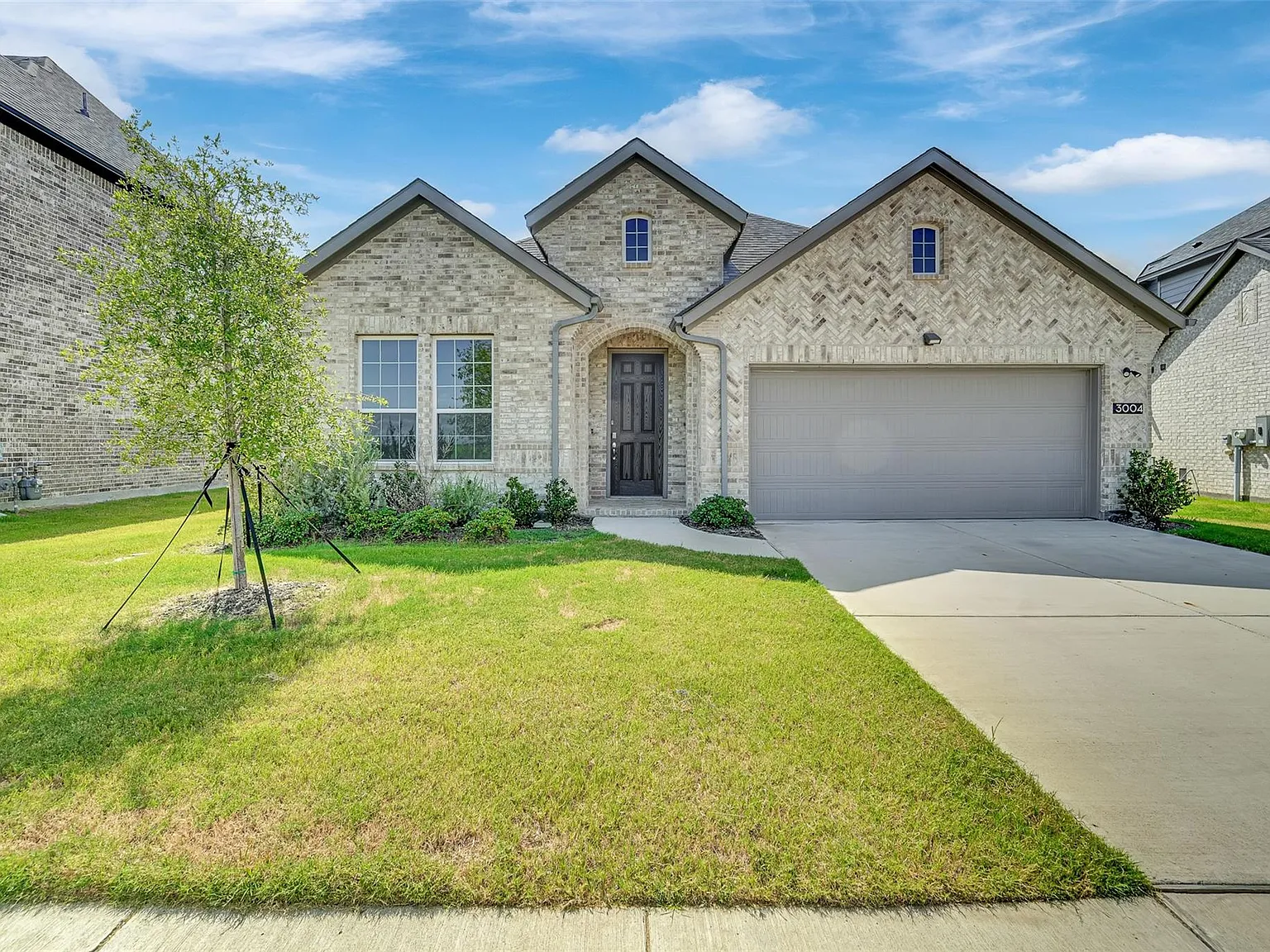 5 bed, 2591 sqft, $2,550 — Photo 2
