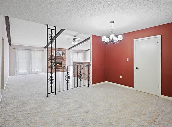 3rd image of 117 S Queens Dr