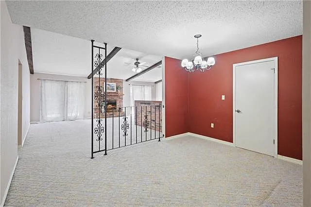 117 S Queens Dr — Photo 3