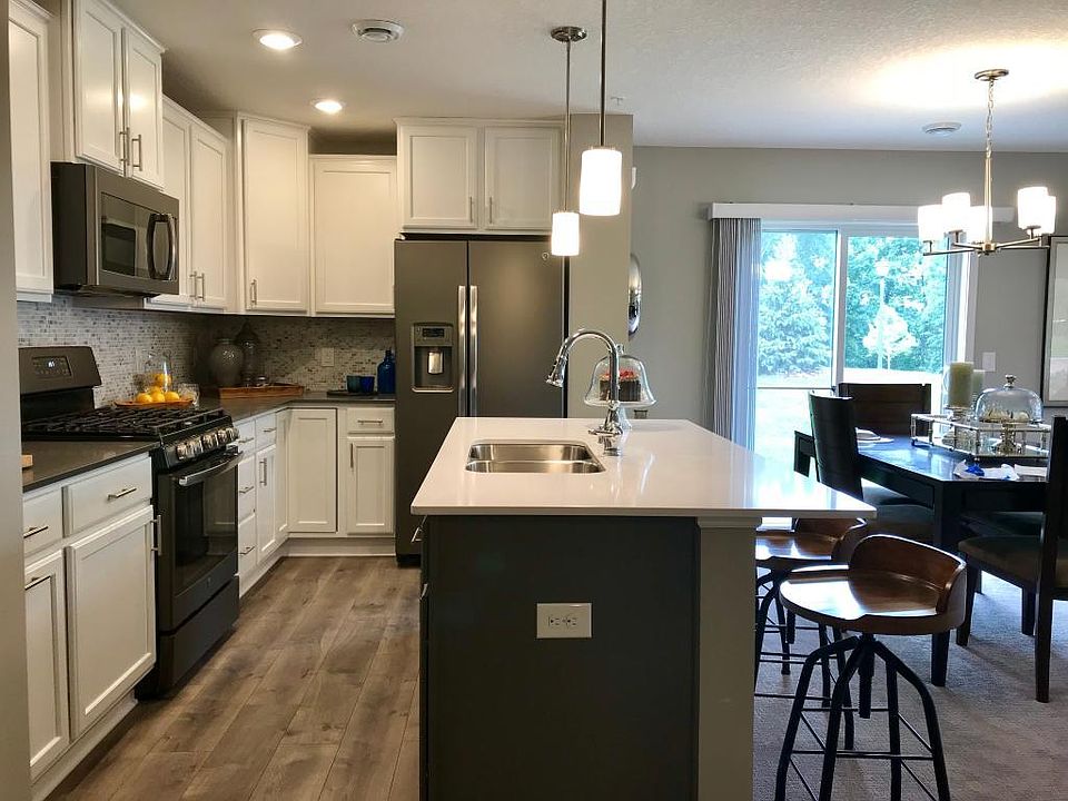 2nd image of 11587 Woodside Dr N