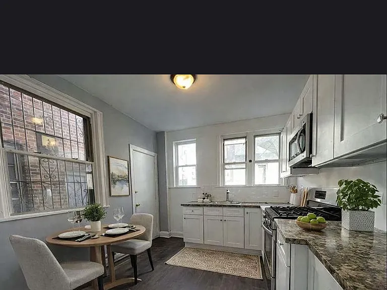 1729 S Edgewood St — Photo 3