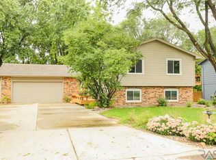 313 S 3rd Ave, Brandon, SD 57005
