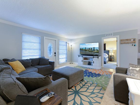 3rd image of 9154 Bloomfield Drive