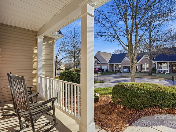 3rd image of 6246 Meadow Glen Ln