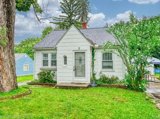 4020 Lomley Ave, Waterford, MI 48329