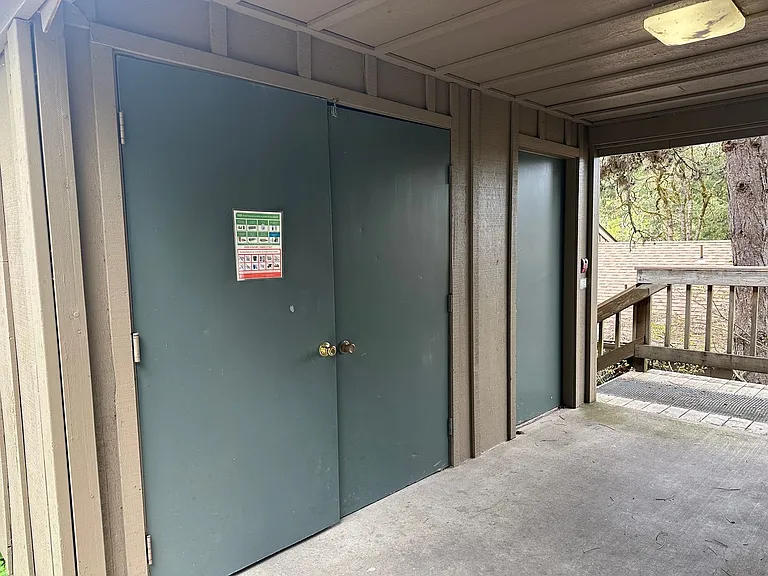 405 Stonewood Dr — Photo 32