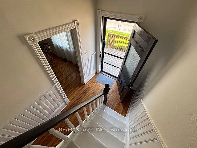 177 Athol St E — Photo 14