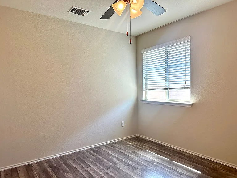 325 Ammonite Ln — Photo 13