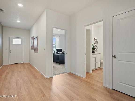 3rd image of 3376 N Columba St
