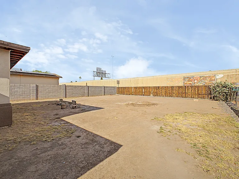 3107 N 25th Dr — Photo 18