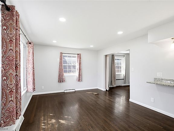 4th image of 2345 Triplett Blvd