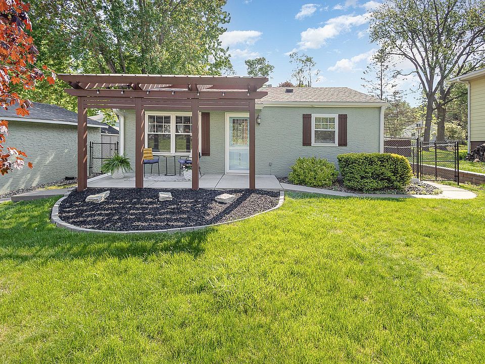 1st image of 1060 Esther Ln