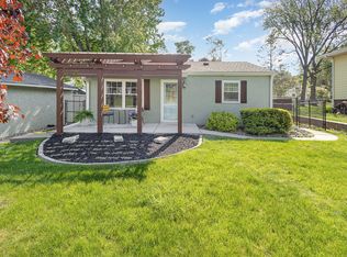 1060 Esther Ln, Mendota Heights, MN 55118