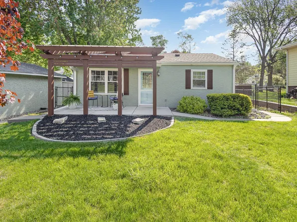 1060 Esther Ln, Mendota Heights, MN 55118