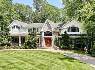 26 Millstream Rd, Upper Saddle River, NJ 07458