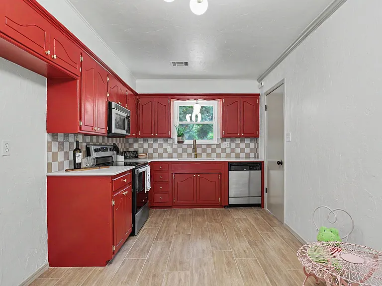 1715 Edgewood Dr — Photo 11