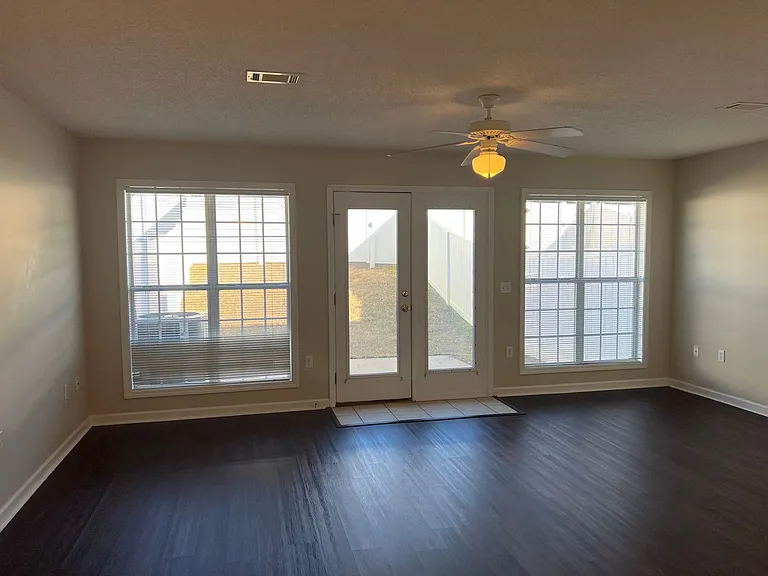 121 S Springview Dr — Photo 4
