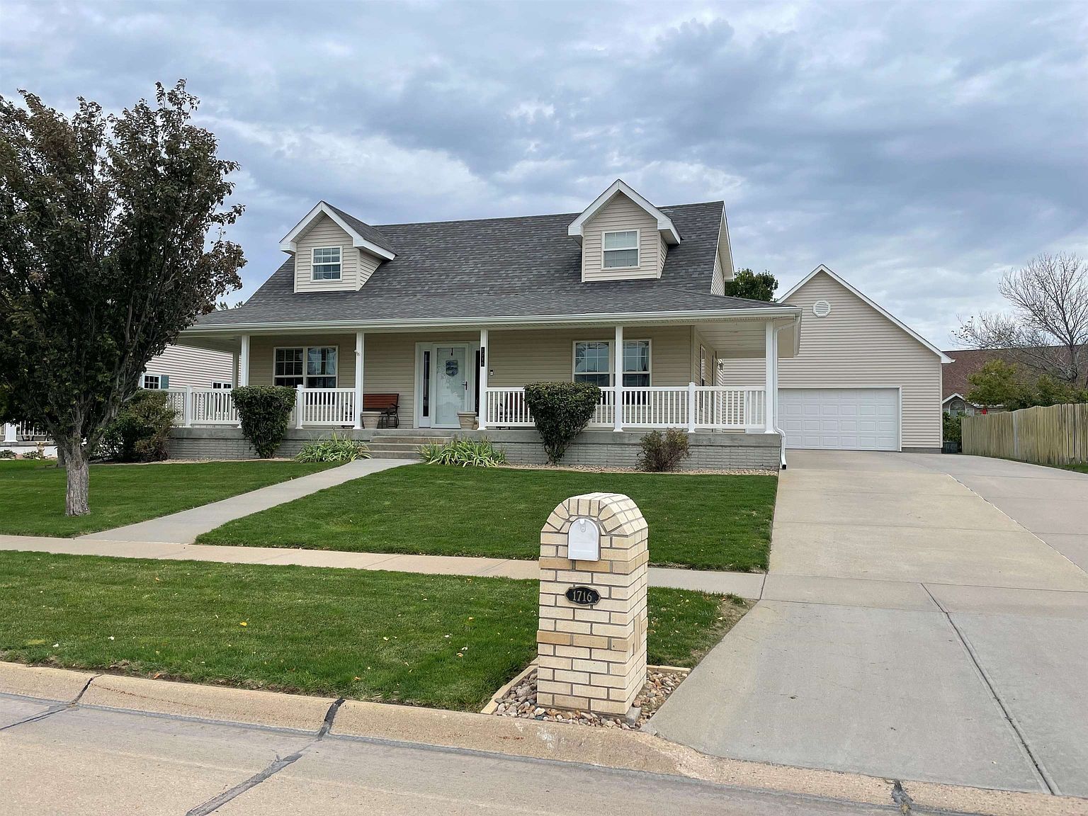 1716 West Ave, Holdrege, NE 68949 Zillow