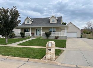 1716 West Ave, Holdrege, NE 68949