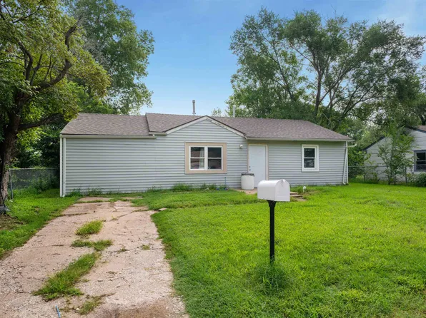 5042 S Meadowview Ave, Wichita, KS 67216