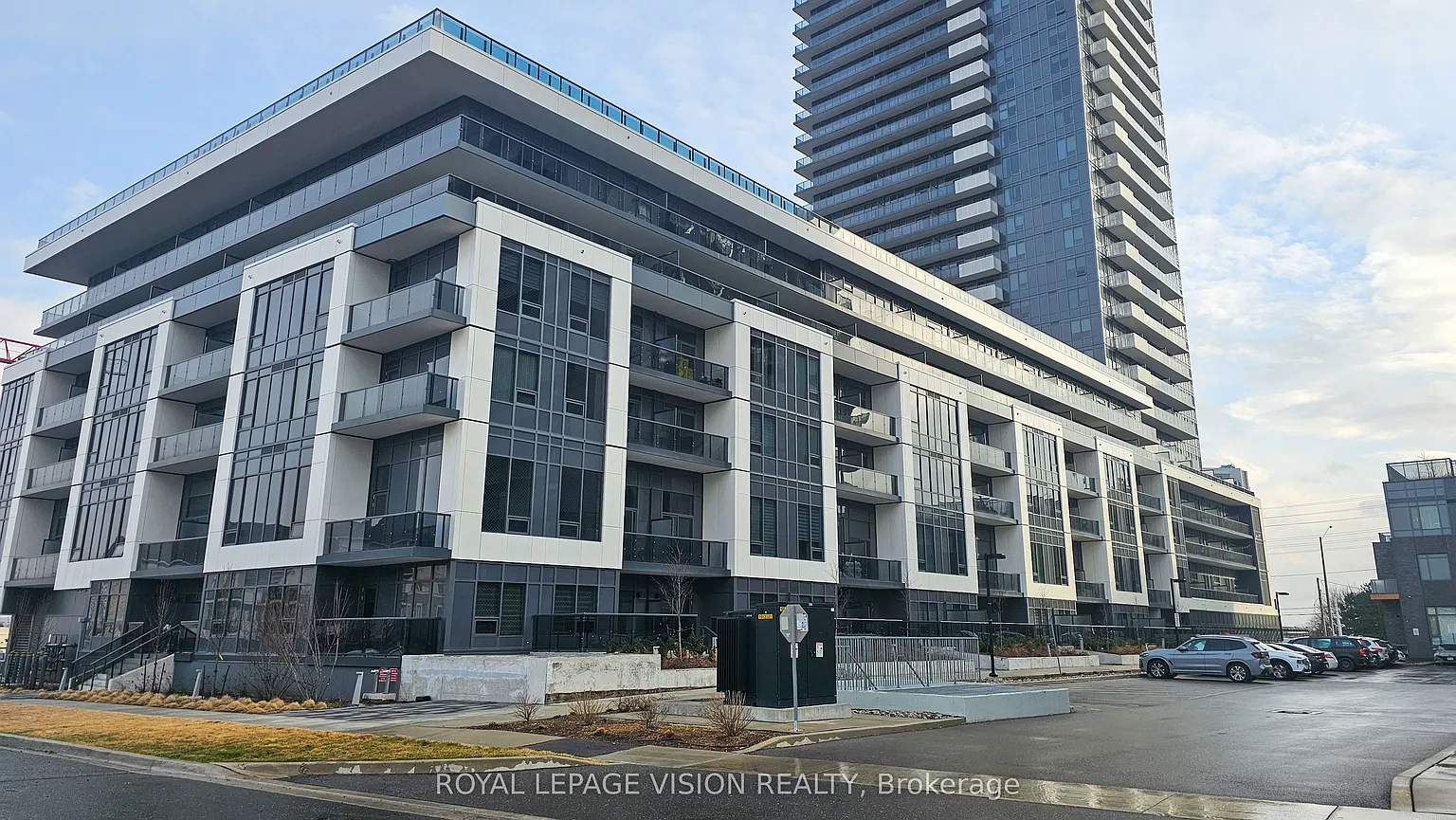 5105 Hurontario St #426 photo 1