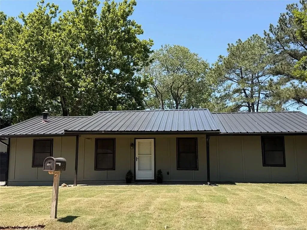 2 bed, 1335 sqft, $1,600 — Photo 2