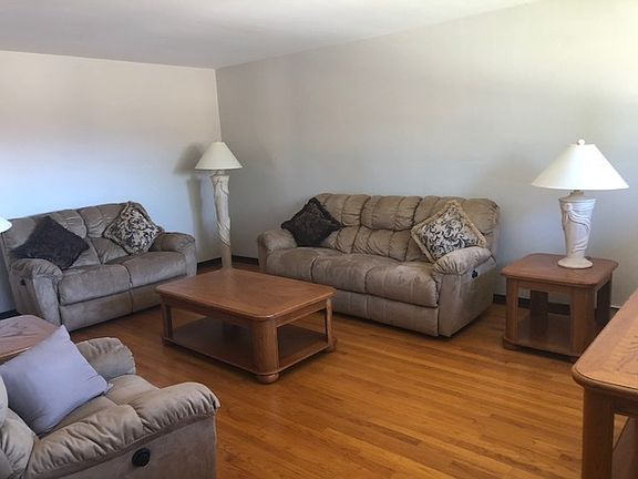 5th image of 549 Exchange Ave