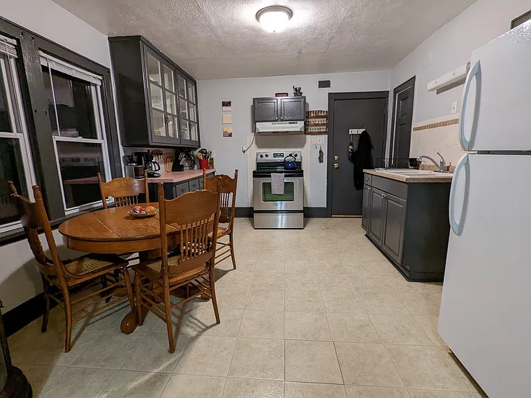 2331 S 16th St #2FR — Photo 2