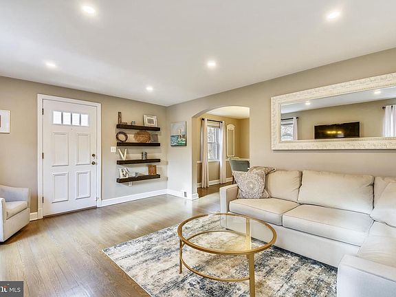 2nd image of 261 N Park Dr