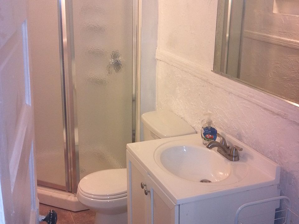 2nd image of 1716 Poplar Grove St