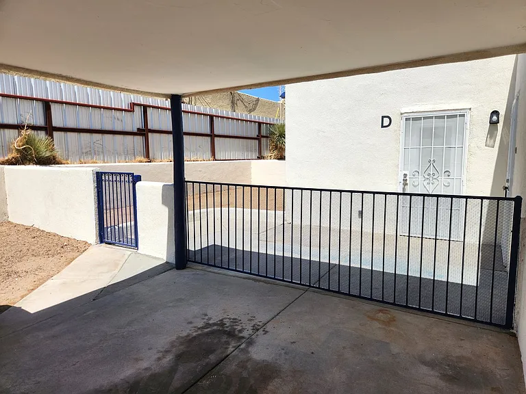 1217 La Fonda Dr — Photo 4