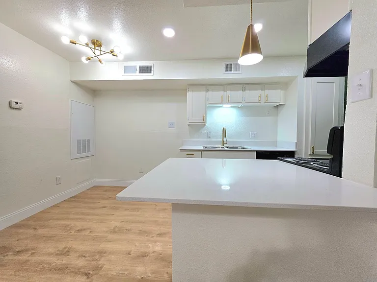 534 Hunt Ln — Photo 11