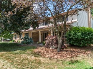 2416 Beacon Hill Dr, Rochester Hills, MI 48309
