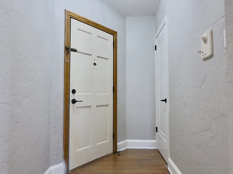 Apartments On Academy — Photo 44